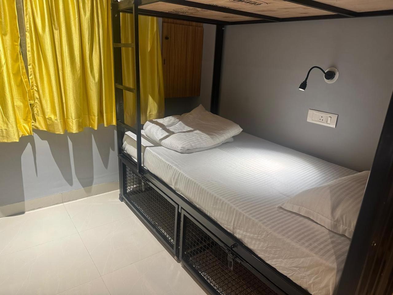Travotale Hostel And Cowork Koregaonpark פונה מראה חיצוני תמונה