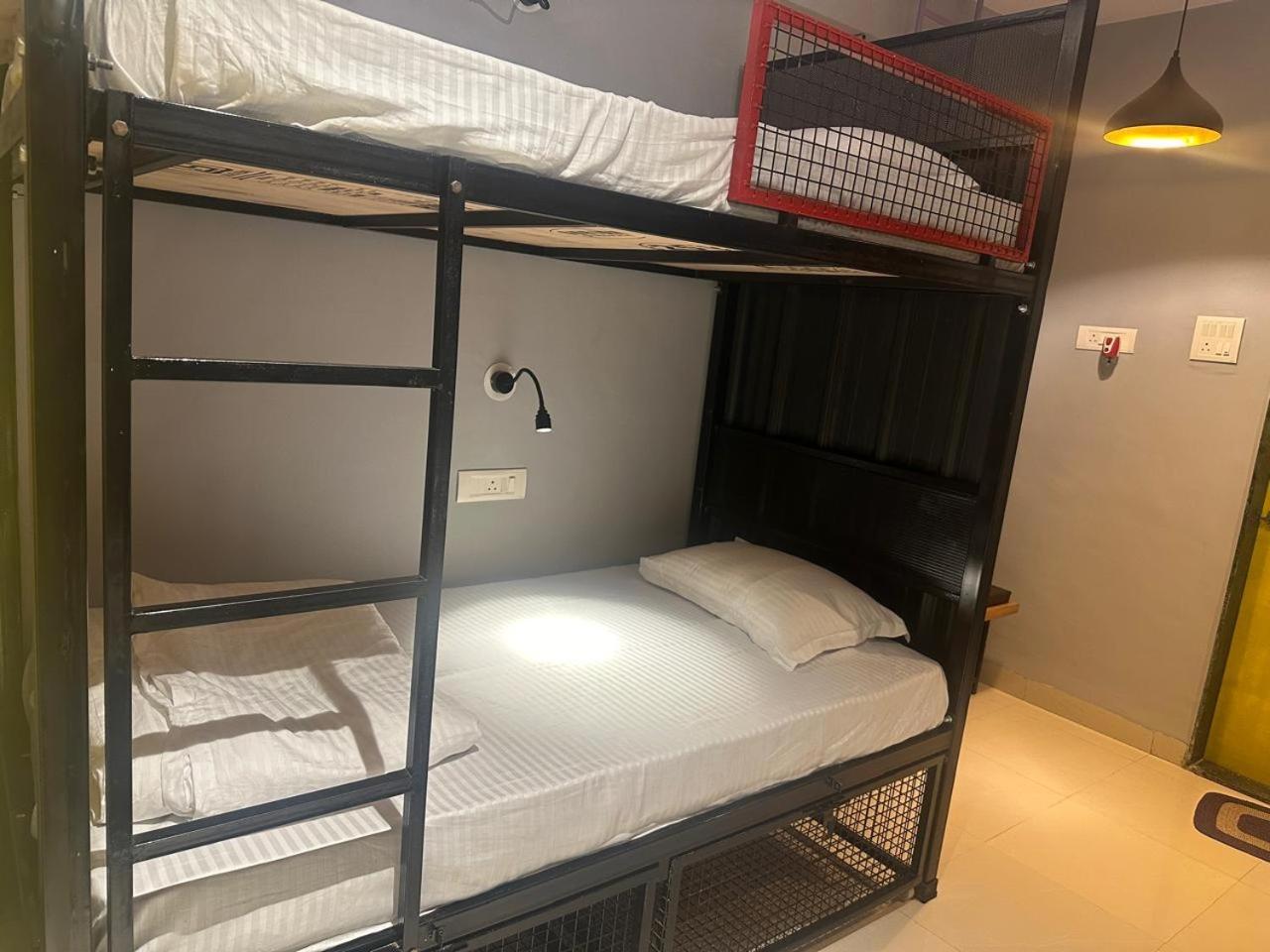 Travotale Hostel And Cowork Koregaonpark פונה מראה חיצוני תמונה