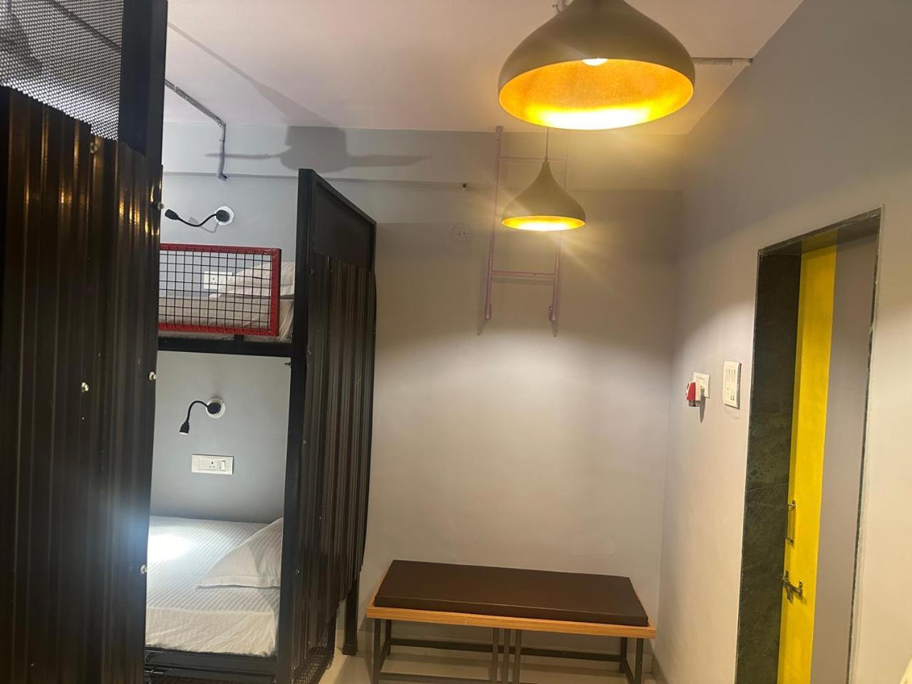Travotale Hostel And Cowork Koregaonpark פונה מראה חיצוני תמונה